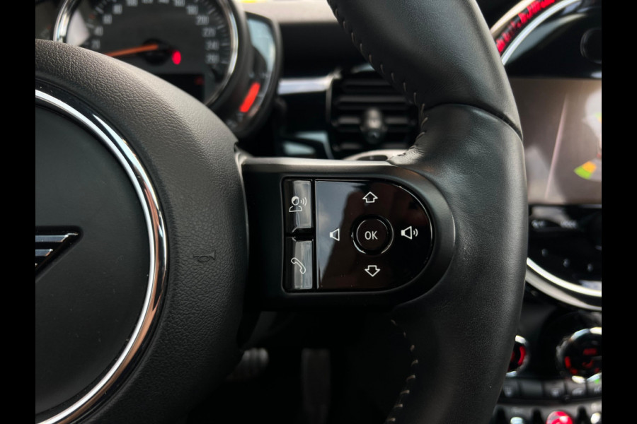 MINI Mini 1.5 Cooper John Cooper Works STUURWIEL VERW | PANO | CARPLAY | DEALER ONDERH | STOELVERW |
