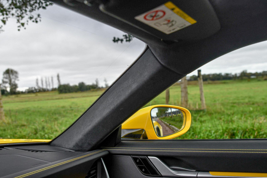 Porsche 911 3.8 Turbo S. Keramisch, Racing Yellow, Burmester, Alcantara hemel, PDCC, Sportuitl, Pano, ACC, 18 Weg, Dodeh, Camera!