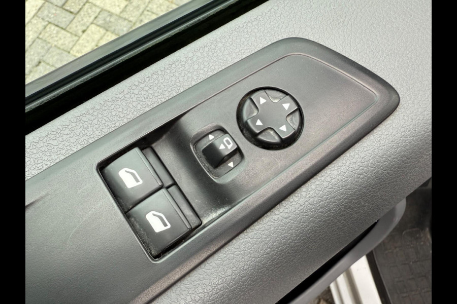 Peugeot Expert 231L 2.0 BlueHDI automaat 180pk Premium Pack, CarPlay, Xenon Peugeot Expert 231L 2.0 BlueHDI automaat 180pk Premium Pack, CarPlay, Xenon