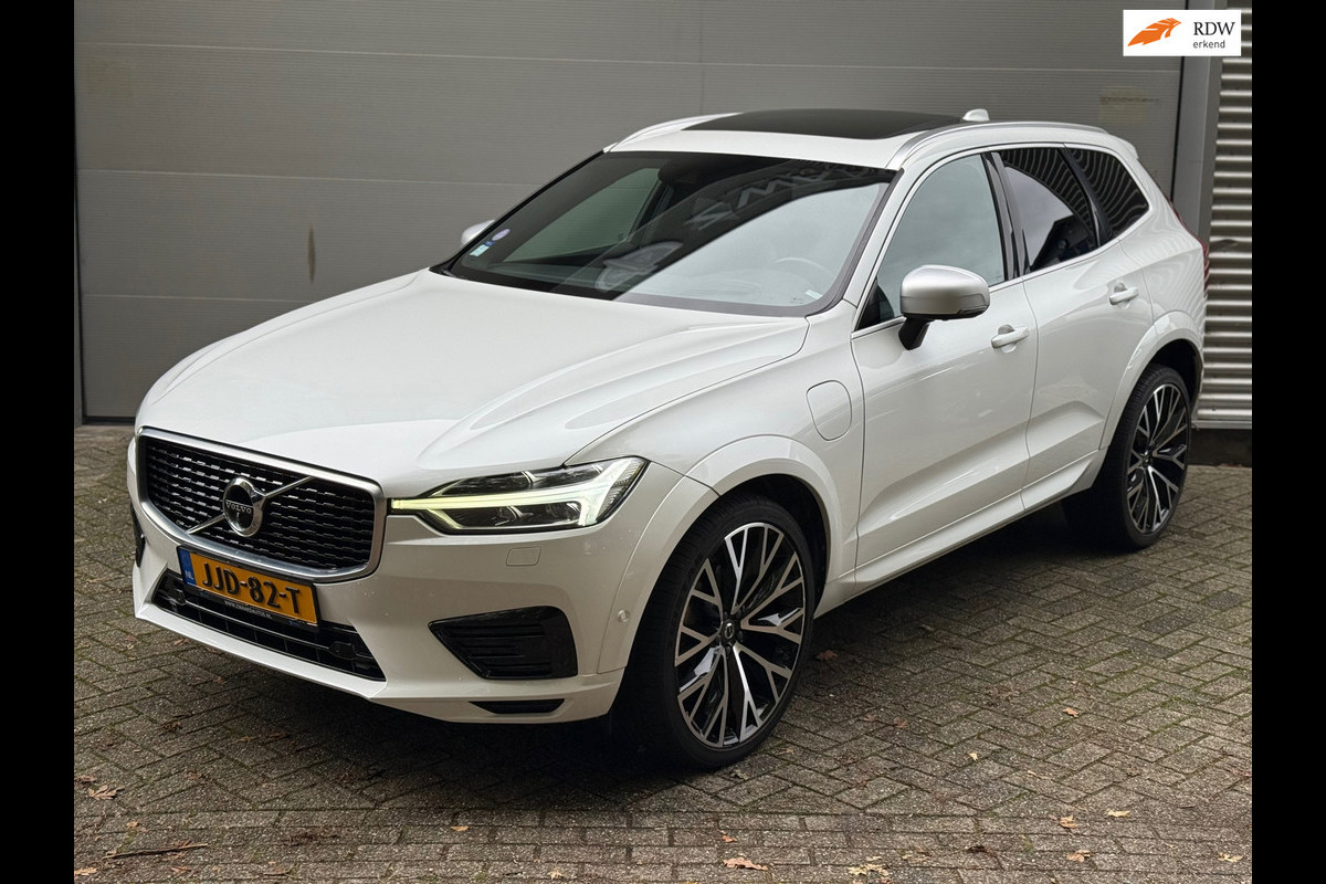 Volvo XC60 2.0 T8 Twin Engine AWD R-Design l Pano l 360 Camera l HK Audio l Trekhaak l Luchtvering l Volvo XC60 2.0 T8 Twin Engine AWD R-Design l Pano l 360 Camera l HK Audio l Trekhaak l Luchtvering l