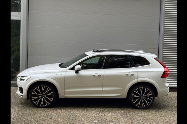 Volvo XC60 2.0 T8 Twin Engine AWD R-Design l Pano l 360 Camera l HK Audio l Trekhaak l Luchtvering l Volvo XC60 2.0 T8 Twin Engine AWD R-Design l Pano l 360 Camera l HK Audio l Trekhaak l Luchtvering l