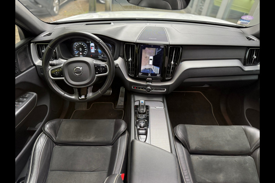 Volvo XC60 2.0 T8 Twin Engine AWD R-Design l Pano l 360 Camera l HK Audio l Trekhaak l Luchtvering l Volvo XC60 2.0 T8 Twin Engine AWD R-Design l Pano l 360 Camera l HK Audio l Trekhaak l Luchtvering l