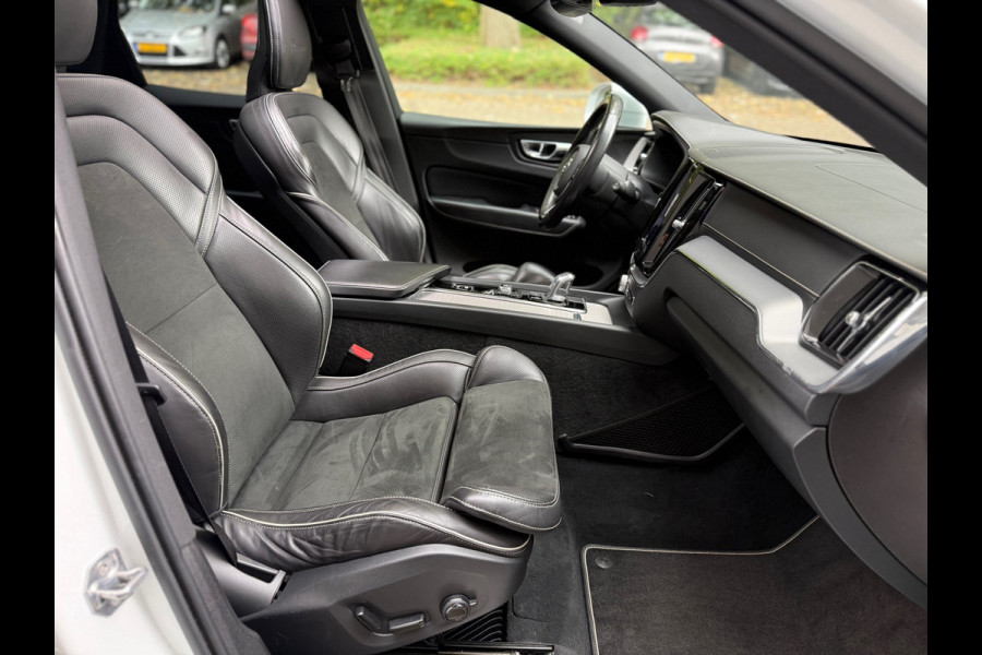 Volvo XC60 2.0 T8 Twin Engine AWD R-Design l Pano l 360 Camera l HK Audio l Trekhaak l Luchtvering l Volvo XC60 2.0 T8 Twin Engine AWD R-Design l Pano l 360 Camera l HK Audio l Trekhaak l Luchtvering l