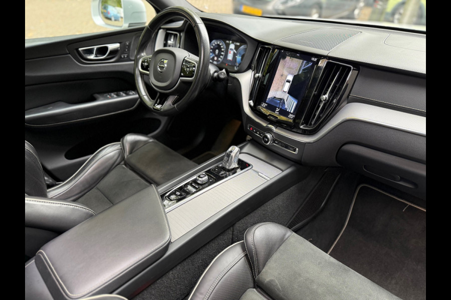 Volvo XC60 2.0 T8 Twin Engine AWD R-Design l Pano l 360 Camera l HK Audio l Trekhaak l Luchtvering l Volvo XC60 2.0 T8 Twin Engine AWD R-Design l Pano l 360 Camera l HK Audio l Trekhaak l Luchtvering l