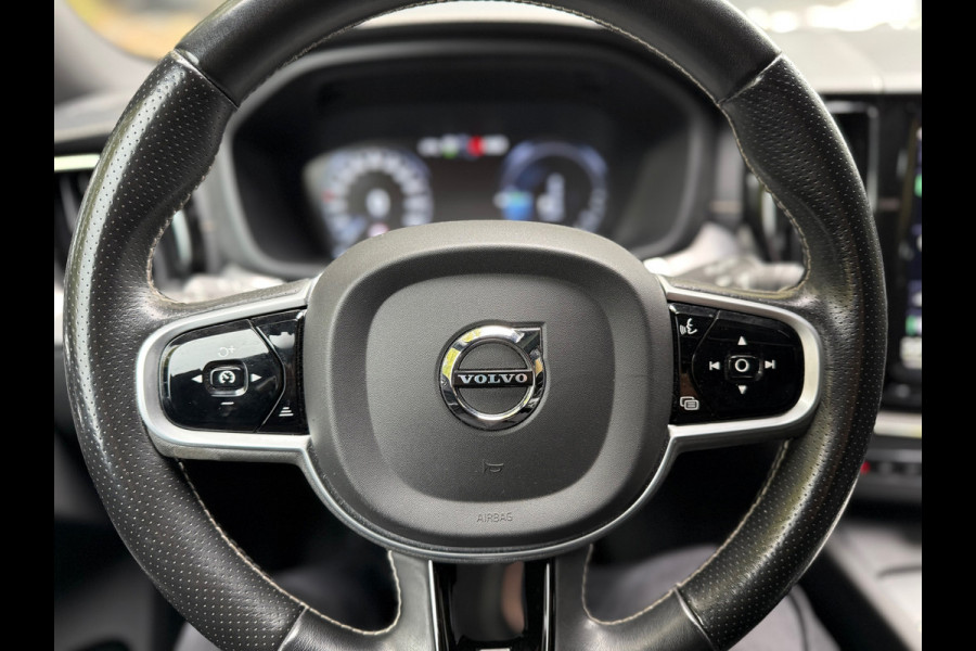 Volvo XC60 2.0 T8 Twin Engine AWD R-Design l Pano l 360 Camera l HK Audio l Trekhaak l Luchtvering l Volvo XC60 2.0 T8 Twin Engine AWD R-Design l Pano l 360 Camera l HK Audio l Trekhaak l Luchtvering l