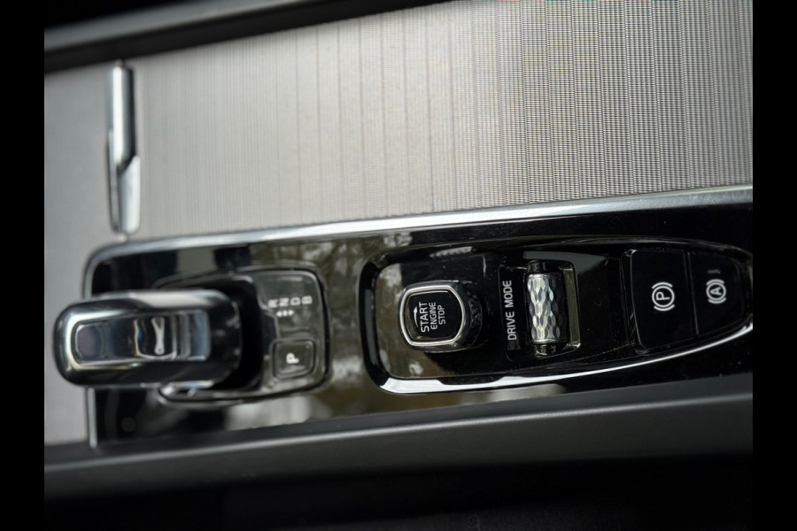 Volvo XC60 2.0 T8 Twin Engine AWD R-Design l Pano l 360 Camera l HK Audio l Trekhaak l Luchtvering l Volvo XC60 2.0 T8 Twin Engine AWD R-Design l Pano l 360 Camera l HK Audio l Trekhaak l Luchtvering l