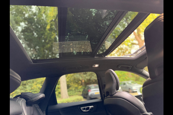 Volvo XC60 2.0 T8 Twin Engine AWD R-Design l Pano l 360 Camera l HK Audio l Trekhaak l Luchtvering l Volvo XC60 2.0 T8 Twin Engine AWD R-Design l Pano l 360 Camera l HK Audio l Trekhaak l Luchtvering l