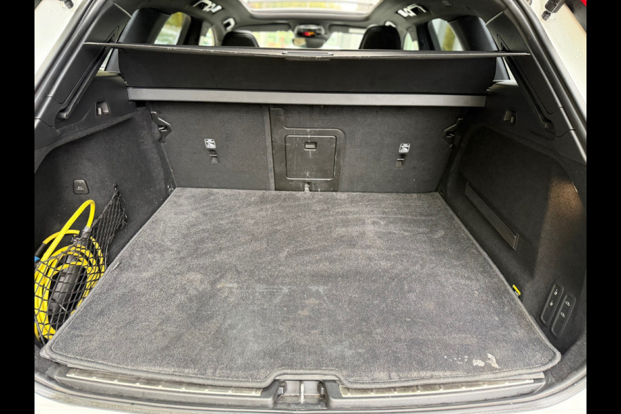 Volvo XC60 2.0 T8 Twin Engine AWD R-Design l Pano l 360 Camera l HK Audio l Trekhaak l Luchtvering l Volvo XC60 2.0 T8 Twin Engine AWD R-Design l Pano l 360 Camera l HK Audio l Trekhaak l Luchtvering l