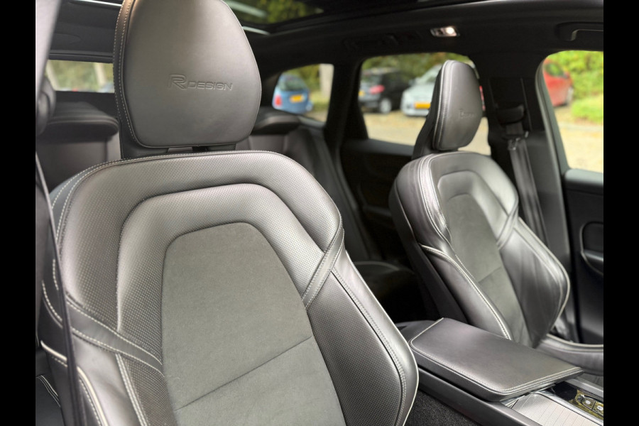 Volvo XC60 2.0 T8 Twin Engine AWD R-Design l Pano l 360 Camera l HK Audio l Trekhaak l Luchtvering l Volvo XC60 2.0 T8 Twin Engine AWD R-Design l Pano l 360 Camera l HK Audio l Trekhaak l Luchtvering l