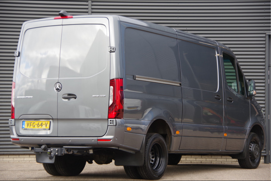Mercedes-Benz Sprinter 519 3.0 CDI V6 L2H1 LED, LEDER, 3.5T TREKHAAK, STANDKACHEL, DUBBELLUCHT, ADAPT. CRUISE, MBUX 10'', 360 CAMERA, STOELVERWARMING,