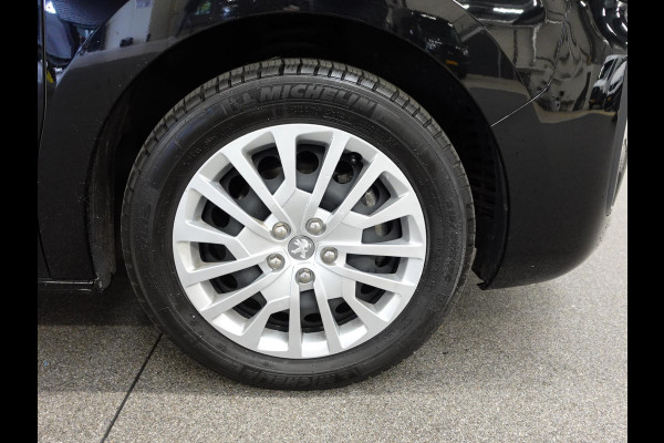 Peugeot Expert 180pk Automaat Long L3 Premium Dubbele Cabine Trekhaak Navigatie Apple Carplay Cruise control Airco Peugeot Expert 180pk Automaat Long L3 Premium Dubbele Cabine Trekhaak Navigatie Apple Carplay Cruise control Airco