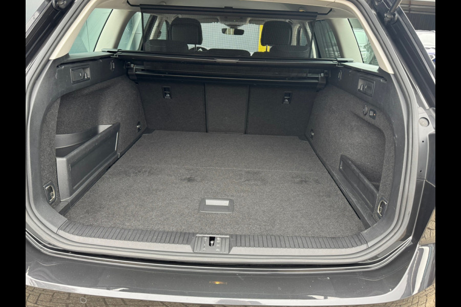 Volkswagen Passat Variant 1.4 TSI PHEV GTE * Trekhaak * Camera * Travel Assist * Massage *