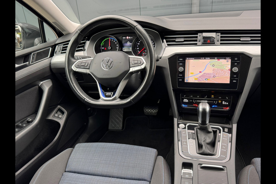 Volkswagen Passat Variant 1.4 TSI PHEV GTE * Trekhaak * Camera * Travel Assist * Massage *
