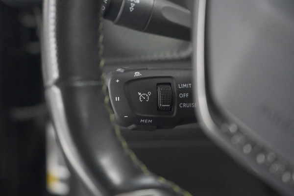 Peugeot 2008 PureTech 130 GT-Line | Camera | Adaptieve Cruise Control | Allseason Banden | Navigatie