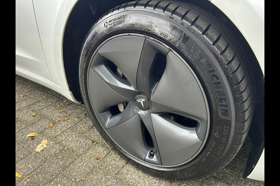 Tesla Model 3 Long Range AWD 75 kWh 84% SOH Trekhaak (1.000kg) Rijklaarprijs!