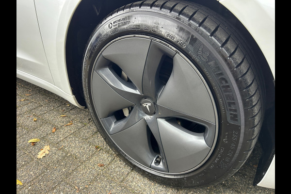 Tesla Model 3 Long Range AWD 75 kWh 84% SOH Trekhaak (1.000kg) Rijklaarprijs!