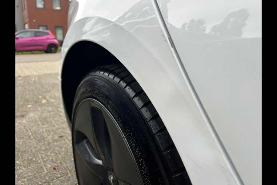 Tesla Model 3 Long Range AWD 75 kWh 84% SOH Trekhaak (1.000kg) Rijklaarprijs!