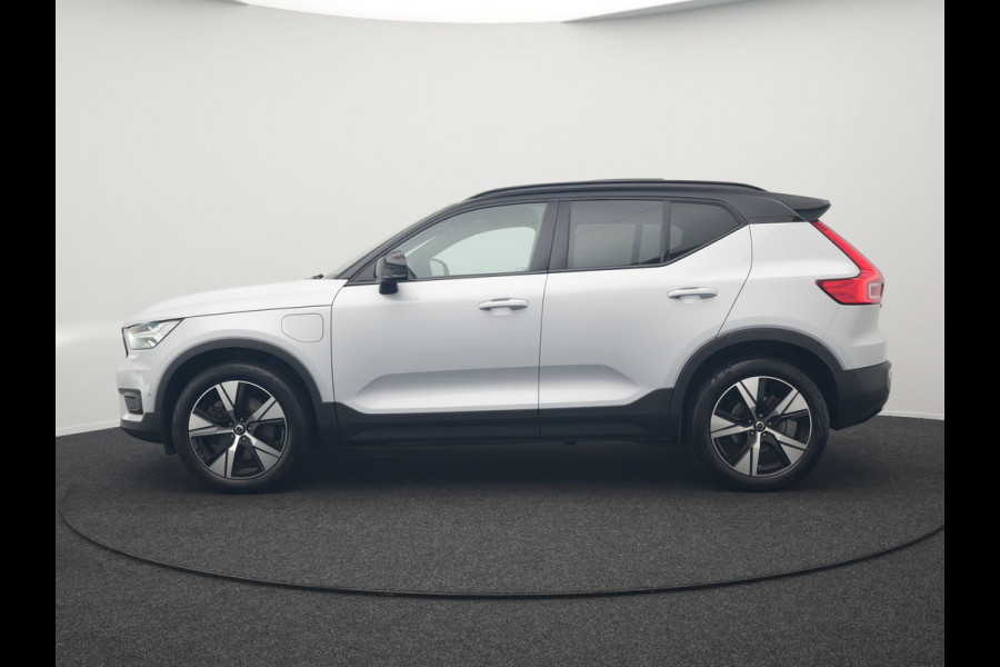 Volvo XC40 T4 Recharge R-Design Plug In Hybrid 211pk Dealer O.H PHEV | Panodak | Adaptive Cruise | 360 Camera | Alcantara Sportstoelen Memory & Verwarmd | Harman & Kardon | Apple Carplay | Stuur Verwarmd | Navigatie | Virtual | DAB |