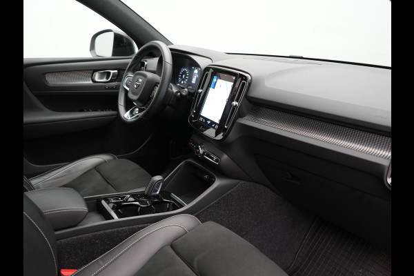 Volvo XC40 T4 Recharge R-Design Plug In Hybrid 211pk Dealer O.H PHEV | Panodak | Adaptive Cruise | 360 Camera | Alcantara Sportstoelen Memory & Verwarmd | Harman & Kardon | Apple Carplay | Stuur Verwarmd | Navigatie | Virtual | DAB |