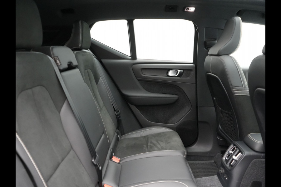 Volvo XC40 T4 Recharge R-Design Plug In Hybrid 211pk Dealer O.H PHEV | Panodak | Adaptive Cruise | 360 Camera | Alcantara Sportstoelen Memory & Verwarmd | Harman & Kardon | Apple Carplay | Stuur Verwarmd | Navigatie | Virtual | DAB |