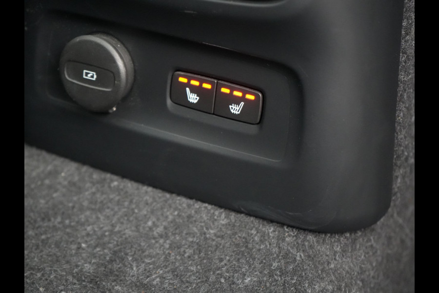 Volvo XC40 T4 Recharge R-Design Plug In Hybrid 211pk Dealer O.H PHEV | Panodak | Adaptive Cruise | 360 Camera | Alcantara Sportstoelen Memory & Verwarmd | Harman & Kardon | Apple Carplay | Stuur Verwarmd | Navigatie | Virtual | DAB |