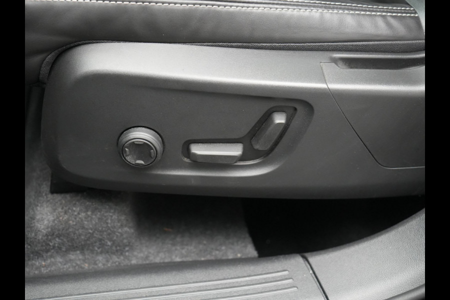 Volvo XC40 T4 Recharge R-Design Plug In Hybrid 211pk Dealer O.H PHEV | Panodak | Adaptive Cruise | 360 Camera | Alcantara Sportstoelen Memory & Verwarmd | Harman & Kardon | Apple Carplay | Stuur Verwarmd | Navigatie | Virtual | DAB |