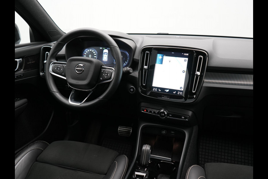Volvo XC40 T4 Recharge R-Design Plug In Hybrid 211pk Dealer O.H PHEV | Panodak | Adaptive Cruise | 360 Camera | Alcantara Sportstoelen Memory & Verwarmd | Harman & Kardon | Apple Carplay | Stuur Verwarmd | Navigatie | Virtual | DAB |