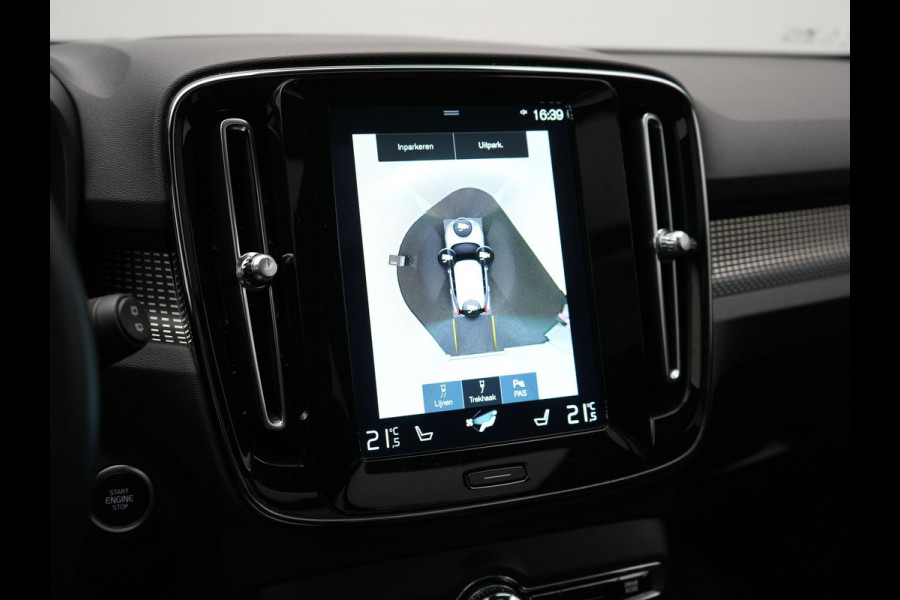 Volvo XC40 T4 Recharge R-Design Plug In Hybrid 211pk Dealer O.H PHEV | Panodak | Adaptive Cruise | 360 Camera | Alcantara Sportstoelen Memory & Verwarmd | Harman & Kardon | Apple Carplay | Stuur Verwarmd | Navigatie | Virtual | DAB |