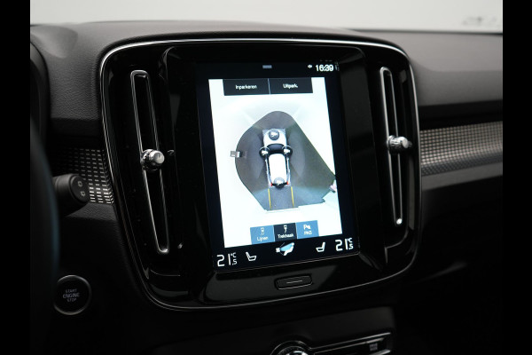 Volvo XC40 T4 Recharge R-Design Plug In Hybrid 211pk Dealer O.H PHEV | Panodak | Adaptive Cruise | 360 Camera | Alcantara Sportstoelen Memory & Verwarmd | Harman & Kardon | Apple Carplay | Stuur Verwarmd | Navigatie | Virtual | DAB |