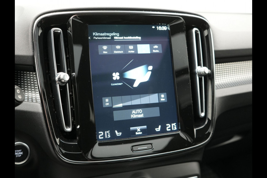 Volvo XC40 T4 Recharge R-Design Plug In Hybrid 211pk Dealer O.H PHEV | Panodak | Adaptive Cruise | 360 Camera | Alcantara Sportstoelen Memory & Verwarmd | Harman & Kardon | Apple Carplay | Stuur Verwarmd | Navigatie | Virtual | DAB |
