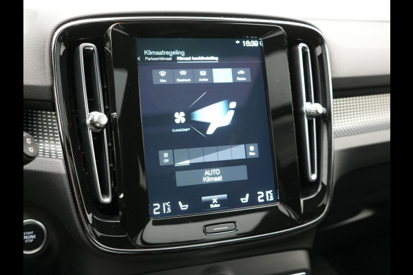 Volvo XC40 T4 Recharge R-Design Plug In Hybrid 211pk Dealer O.H PHEV | Panodak | Adaptive Cruise | 360 Camera | Alcantara Sportstoelen Memory & Verwarmd | Harman & Kardon | Apple Carplay | Stuur Verwarmd | Navigatie | Virtual | DAB |