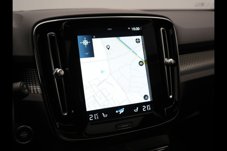 Volvo XC40 T4 Recharge R-Design Plug In Hybrid 211pk Dealer O.H PHEV | Panodak | Adaptive Cruise | 360 Camera | Alcantara Sportstoelen Memory & Verwarmd | Harman & Kardon | Apple Carplay | Stuur Verwarmd | Navigatie | Virtual | DAB |