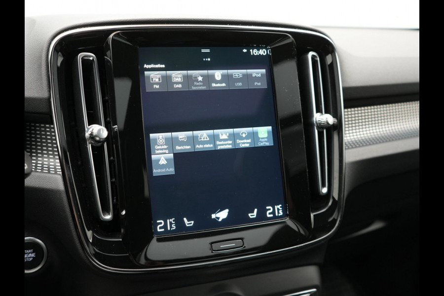 Volvo XC40 T4 Recharge R-Design Plug In Hybrid 211pk Dealer O.H PHEV | Panodak | Adaptive Cruise | 360 Camera | Alcantara Sportstoelen Memory & Verwarmd | Harman & Kardon | Apple Carplay | Stuur Verwarmd | Navigatie | Virtual | DAB |