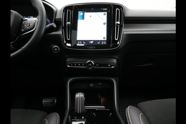 Volvo XC40 T4 Recharge R-Design Plug In Hybrid 211pk Dealer O.H PHEV | Panodak | Adaptive Cruise | 360 Camera | Alcantara Sportstoelen Memory & Verwarmd | Harman & Kardon | Apple Carplay | Stuur Verwarmd | Navigatie | Virtual | DAB |
