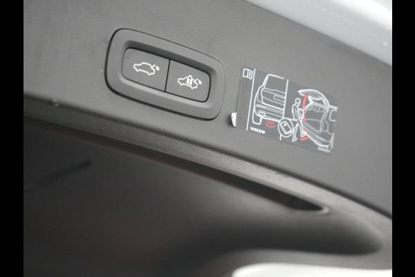Volvo XC40 T4 Recharge R-Design Plug In Hybrid 211pk Dealer O.H PHEV | Panodak | Adaptive Cruise | 360 Camera | Alcantara Sportstoelen Memory & Verwarmd | Harman & Kardon | Apple Carplay | Stuur Verwarmd | Navigatie | Virtual | DAB |