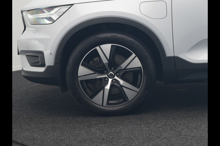 Volvo XC40 T4 Recharge R-Design Plug In Hybrid 211pk Dealer O.H PHEV | Panodak | Adaptive Cruise | 360 Camera | Alcantara Sportstoelen Memory & Verwarmd | Harman & Kardon | Apple Carplay | Stuur Verwarmd | Navigatie | Virtual | DAB |