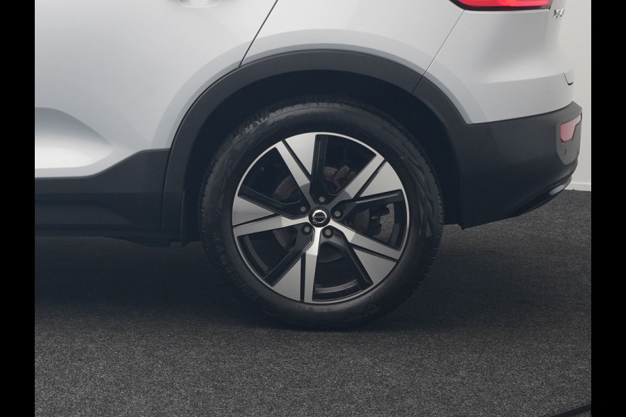 Volvo XC40 T4 Recharge R-Design Plug In Hybrid 211pk Dealer O.H PHEV | Panodak | Adaptive Cruise | 360 Camera | Alcantara Sportstoelen Memory & Verwarmd | Harman & Kardon | Apple Carplay | Stuur Verwarmd | Navigatie | Virtual | DAB |