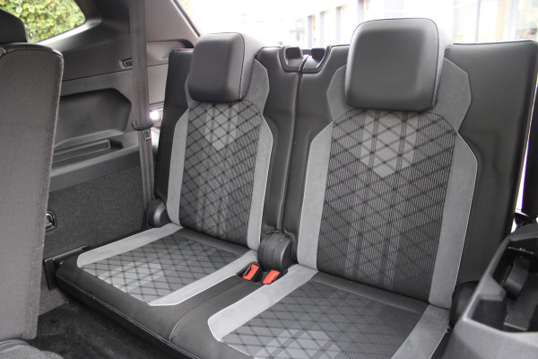 Volkswagen Tiguan Allspace 1.5 TSI R-Line 7p. | Panoramadak | Trekhaak | Navigatie | Adaptieve cruise