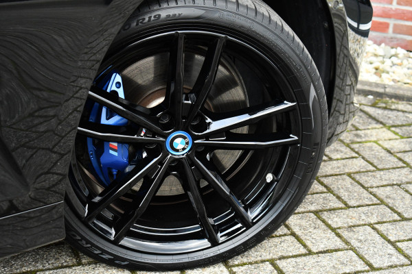 BMW 3 Serie Touring 330e xDrive M-Sport Pro Pano M-zetels ACC HUD 19inch El-klep BMW 3 Serie Touring 330e xDrive M-Sport Pro Pano M-zetels ACC HUD 19inch El-klep