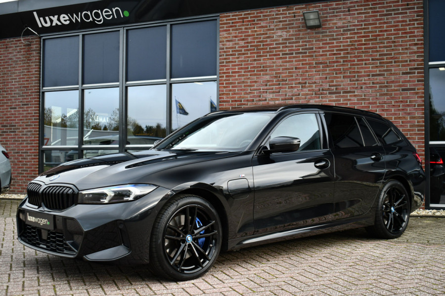 BMW 3 Serie Touring 330e xDrive M-Sport Pro Pano M-zetels ACC HUD 19inch El-klep BMW 3 Serie Touring 330e xDrive M-Sport Pro Pano M-zetels ACC HUD 19inch El-klep