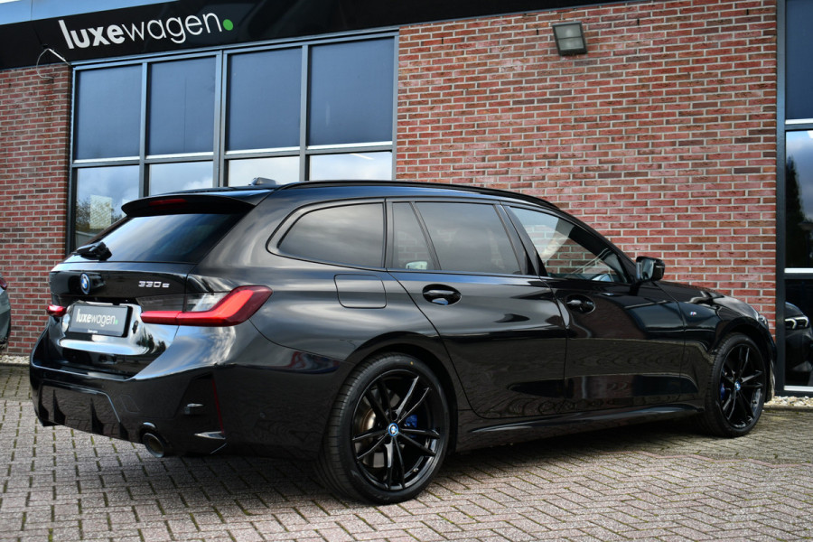 BMW 3 Serie Touring 330e xDrive M-Sport Pro Pano M-zetels ACC HUD 19inch El-klep BMW 3 Serie Touring 330e xDrive M-Sport Pro Pano M-zetels ACC HUD 19inch El-klep