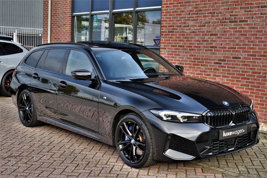 BMW 3 Serie Touring 330e xDrive M-Sport Pro Pano M-zetels ACC HUD 19inch El-klep BMW 3 Serie Touring 330e xDrive M-Sport Pro Pano M-zetels ACC HUD 19inch El-klep
