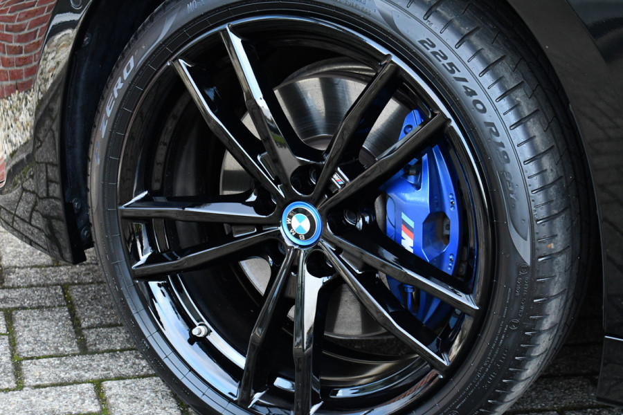 BMW 3 Serie Touring 330e xDrive M-Sport Pro Pano M-zetels ACC HUD 19inch El-klep BMW 3 Serie Touring 330e xDrive M-Sport Pro Pano M-zetels ACC HUD 19inch El-klep