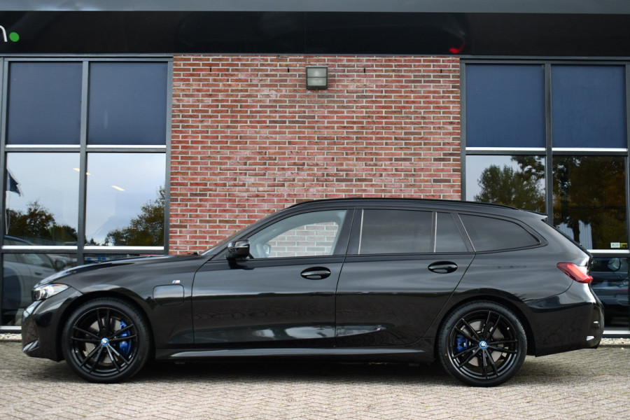 BMW 3 Serie Touring 330e xDrive M-Sport Pro Pano M-zetels ACC HUD 19inch El-klep BMW 3 Serie Touring 330e xDrive M-Sport Pro Pano M-zetels ACC HUD 19inch El-klep