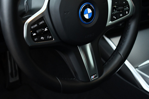 BMW 3 Serie Touring 330e xDrive M-Sport Pro Pano M-zetels ACC HUD 19inch El-klep BMW 3 Serie Touring 330e xDrive M-Sport Pro Pano M-zetels ACC HUD 19inch El-klep