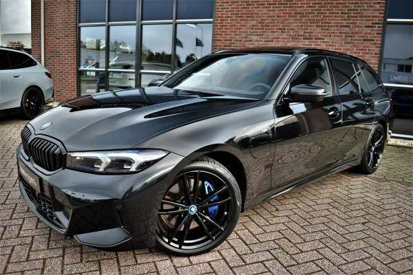 BMW 3 Serie Touring 330e xDrive M-Sport Pro Pano M-zetels ACC HUD 19inch El-klep BMW 3 Serie Touring 330e xDrive M-Sport Pro Pano M-zetels ACC HUD 19inch El-klep