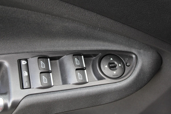 Ford C-MAX 1.5 EcoBoost 150 PK Titanium | Trekhaak | Adaptieve Cruise Control | Camera | PDC V+A | Navigatie | Climate Control | Voorruitverwarming | 17 INCH Lichtmetalen Velgen | Dealeronderhouden