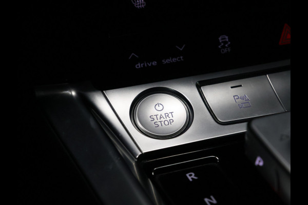 Audi e-tron e-tron 55 quattro advanced 95 kWh [TREKHAAK AFNEEMBAAR, APPLE CARPLAY, ANDROID, MEMORY SEATS, CAMERA, ADAPTIVE CRUISE, VOL LEDER, STOELVERWARMING, CLIMATE, NIEUWSTAAT]