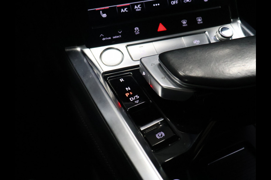 Audi e-tron e-tron 55 quattro advanced 95 kWh [TREKHAAK AFNEEMBAAR, APPLE CARPLAY, ANDROID, MEMORY SEATS, CAMERA, ADAPTIVE CRUISE, VOL LEDER, STOELVERWARMING, CLIMATE, NIEUWSTAAT]