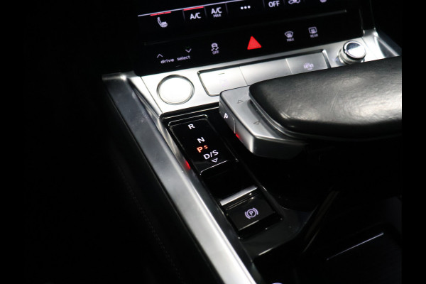 Audi e-tron e-tron 55 quattro advanced 95 kWh [TREKHAAK AFNEEMBAAR, APPLE CARPLAY, ANDROID, MEMORY SEATS, CAMERA, ADAPTIVE CRUISE, VOL LEDER, STOELVERWARMING, CLIMATE, NIEUWSTAAT]